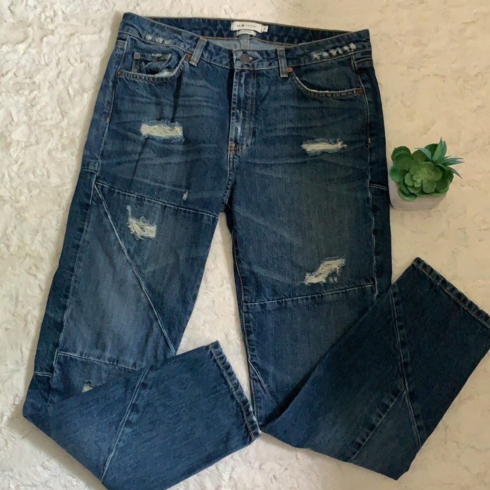 𝅺mm vintage distressed boyfriend high-rise jeans